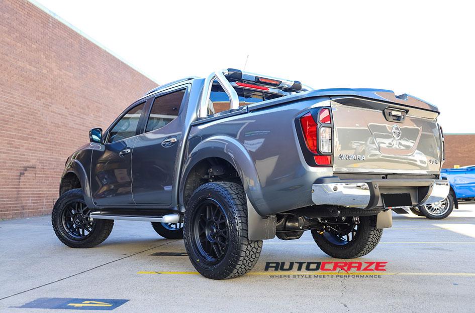 NISSAN NAVARA GRENADE OR MATTE BLACK